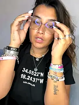 LoraDevine – webcam model profile photo Image 9