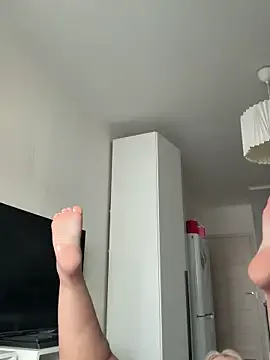 Haluley – webcam model profile photo Image 14