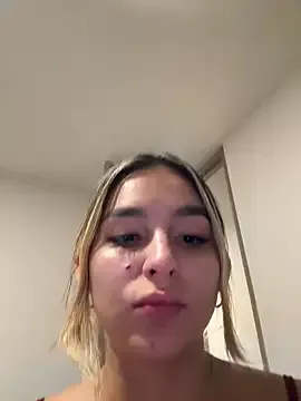 LoraDevine – webcam model profile photo Image 4