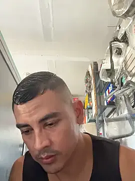 straight__friends – webcam model profile photo Image 4