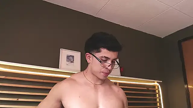 SelennaMoon – webcam model profile photo Image 2