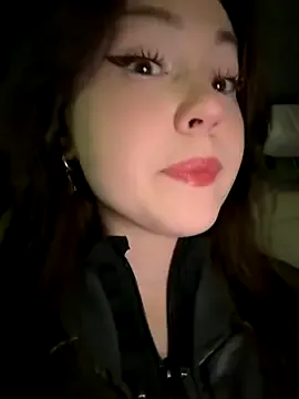 British_EmJess – webcam model profile photo Image 17