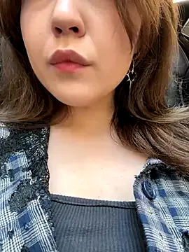 British_EmJess – webcam model profile photo Image 3