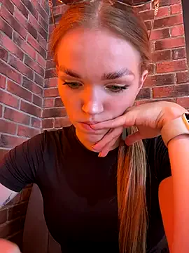 MarilynRainbow – webcam model profile photo Image 3