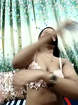 RedFlag4 – webcam model profile photo Image 3