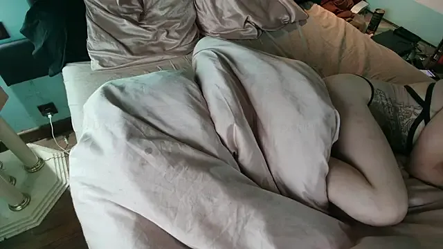 LoraDevine – webcam model profile photo Image 11