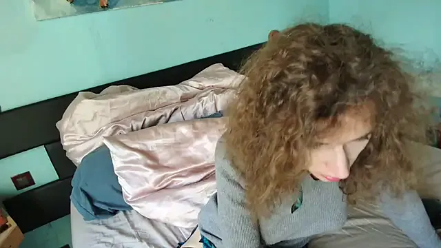 LoraDevine – webcam model profile photo Image 14