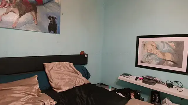 LoraDevine – webcam model profile photo Image 7