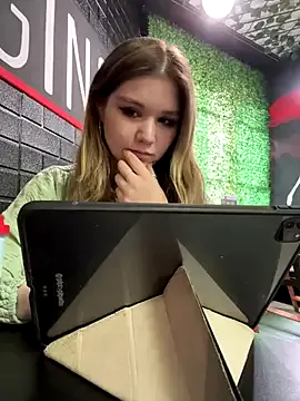 LizzieGreyX – webcam model profile photo Image 7