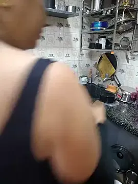 SashaVaughn – webcam model profile photo Image 3