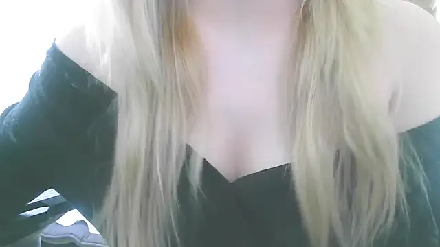 BlondeScarlettx – webcam model profile photo Image 5