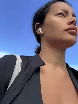 BlondeScarlettx – webcam model profile photo Image 4