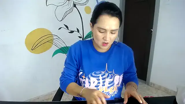 blondeangel_4u2 – webcam model profile photo Image 4