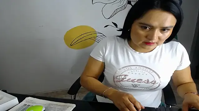 blondeangel_4u2 – webcam model profile photo Image 5