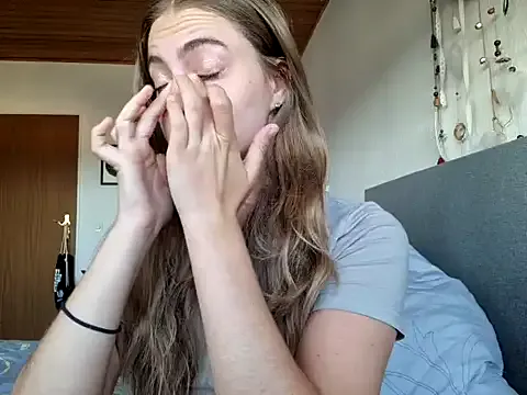 FapFapFap123 – webcam model profile photo Image 2