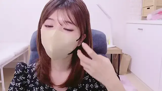 LoraDevine – webcam model profile photo Image 13