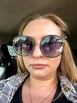 British_EmJess – webcam model profile photo Image 9