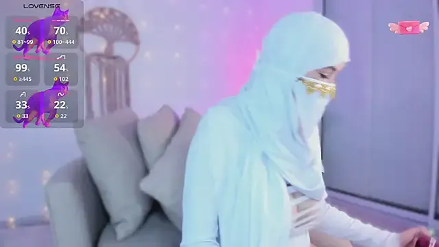 Silviyaa – webcam model profile photo Image 5