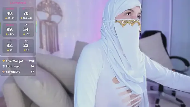 Silviyaa – webcam model profile photo Image 7