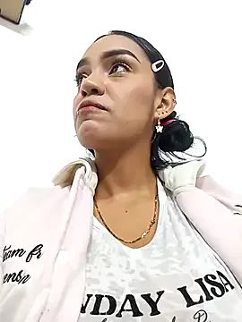 kissmabont – webcam model profile photo Image 7