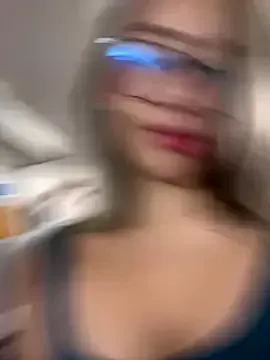 VivianLenz – webcam model profile photo Image 4