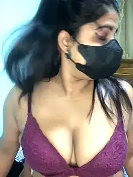 LoraDevine – webcam model profile photo Image 8