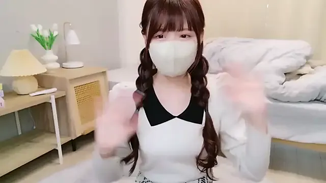 Chiaralovee – webcam model profile photo Image 3