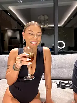 Hanna_Blondee – webcam model profile photo Image 12