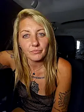 SheIsSomething – webcam model profile photo