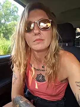 blondeambitionnn – webcam model profile photo Image 3