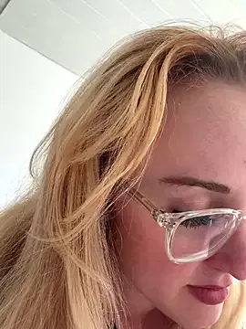 GlamGran – webcam model profile photo Image 13