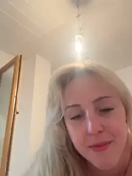 GlamGran – webcam model profile photo Image 4