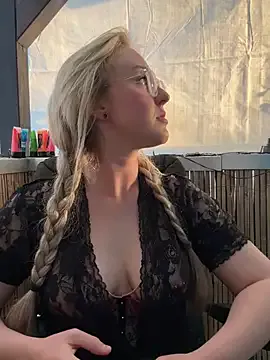 GlamGran – webcam model profile photo Image 6