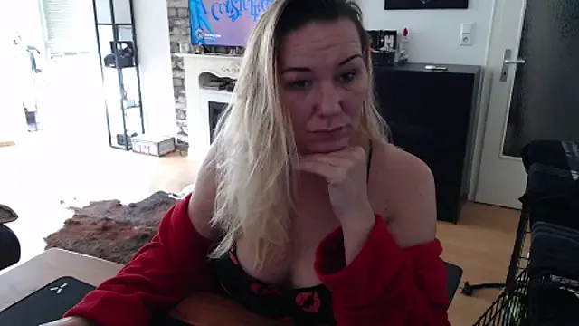 MarilynRainbow – webcam model profile photo Image 9