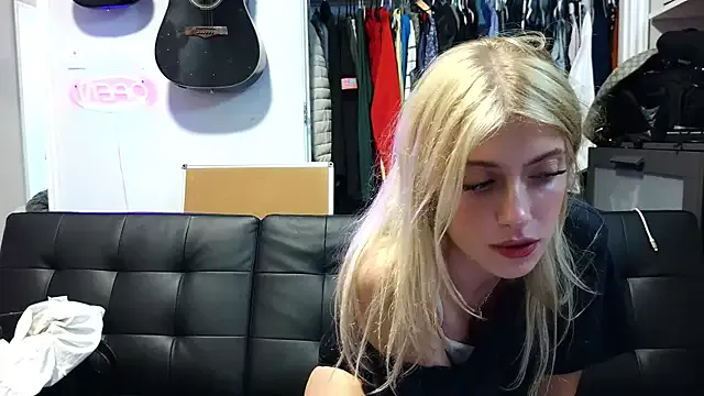 British_EmJess – webcam model profile photo Image 11