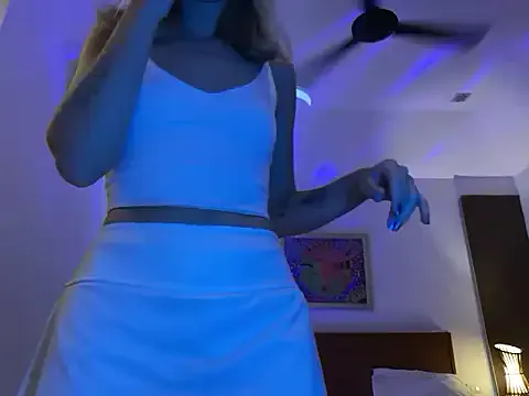 UKRaunchyRobyn – webcam model profile photo Image 18