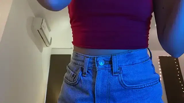 UKRaunchyRobyn – webcam model profile photo Image 8