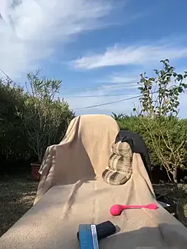 Libely – webcam model profile photo Image 8