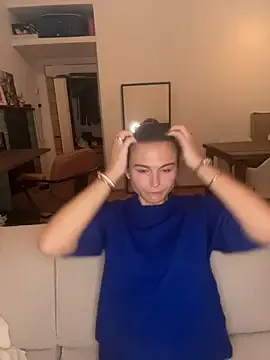 BlondeHott – webcam model profile photo Image 4