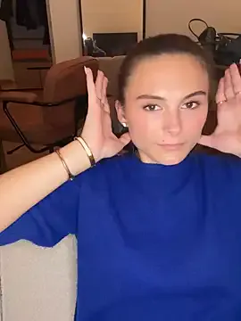 BlondeHott – webcam model profile photo Image 8