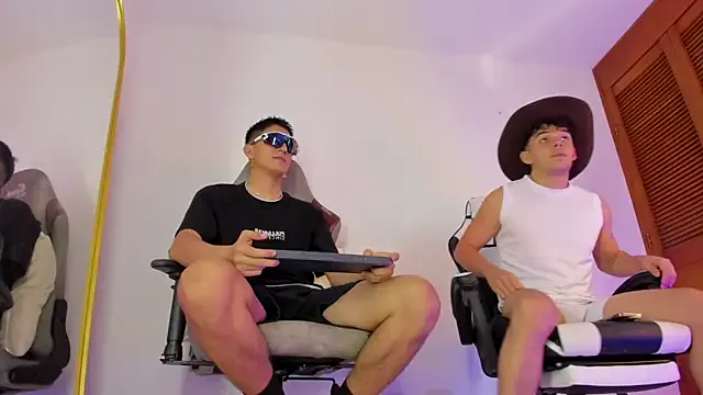 BlondeHott – webcam model profile photo Image 3