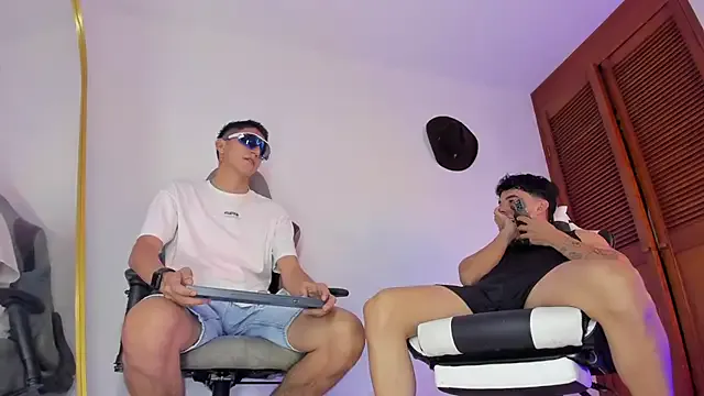 BlondeHott – webcam model profile photo Image 8