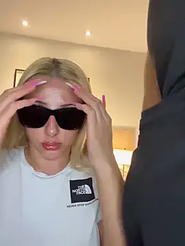 LoraDevine – webcam model profile photo Image 12