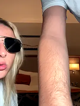 LoraDevine – webcam model profile photo Image 14