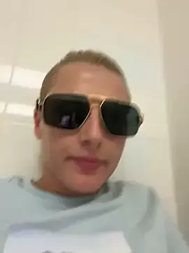 LoraDevine – webcam model profile photo Image 8