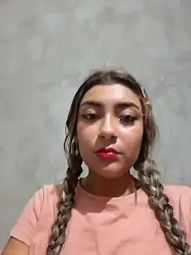 Ninilina – webcam model profile photo Image 3