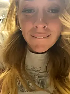 LoraDevine – webcam model profile photo Image 13