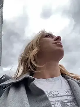 LoraDevine – webcam model profile photo Image 16