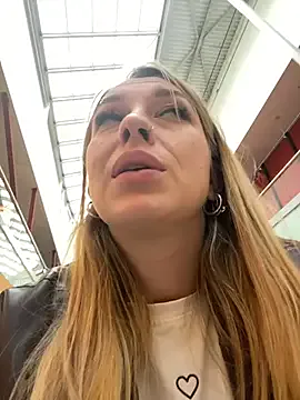 LoraDevine – webcam model profile photo Image 18