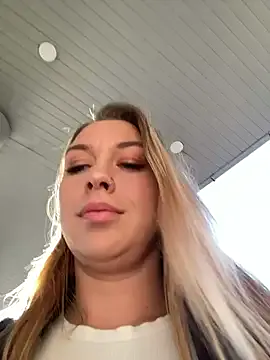 LoraDevine – webcam model profile photo Image 19